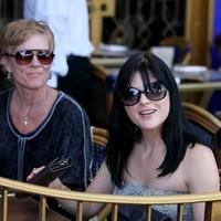 Selma Blair out to lunch with friends at The Little Door restaurant | Picture 89620